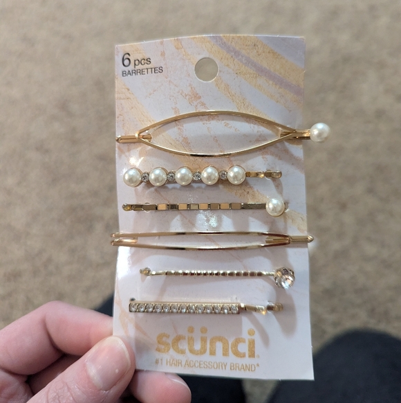 Scunci Gold Hair Clip Set - Picture 3 of 5